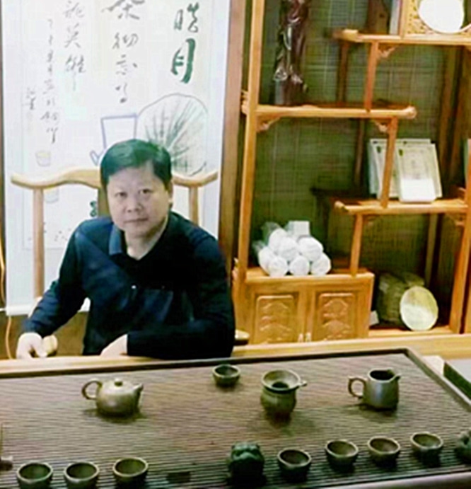 王明