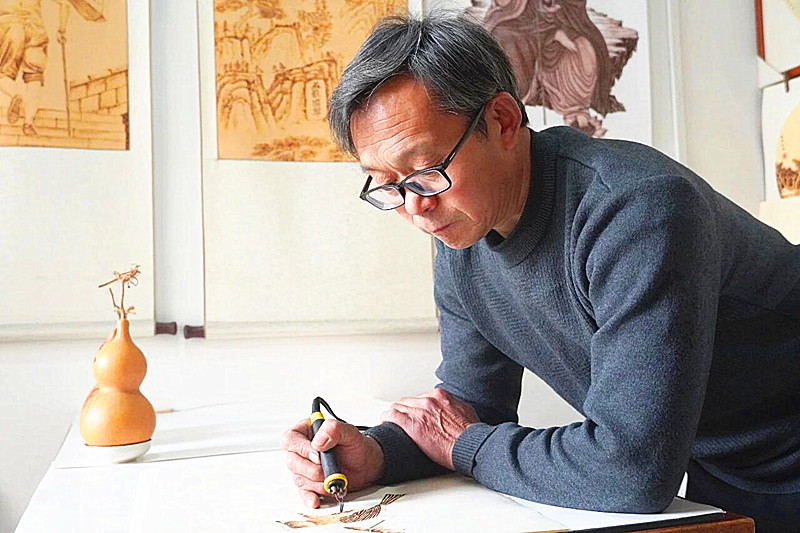 泰安市非物质文化遗产宣纸烙画传承人--薛保君